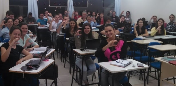 turma-de-cezar-na-faculdade-de-direito-em-guarapuava-1427930727515_615x300