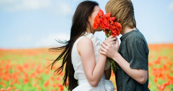 beijo-casal-se-beijando-jovens-se-beijando-1345657135287_1920x1080