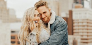 8 pequenas coisas que casais felizes fazem todos os dias
