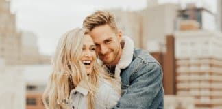 10 hábitos que todo o casal feliz tem