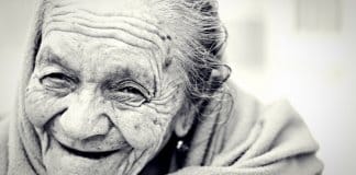 De acordo com pesquisa, quanto mais conversares com a tua mãe, mais ela viverá
