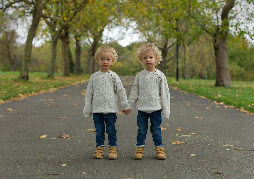 sabiaspalavras.com - 14 fotografias de gémeos idênticos que mostram o quão diferentes eles são