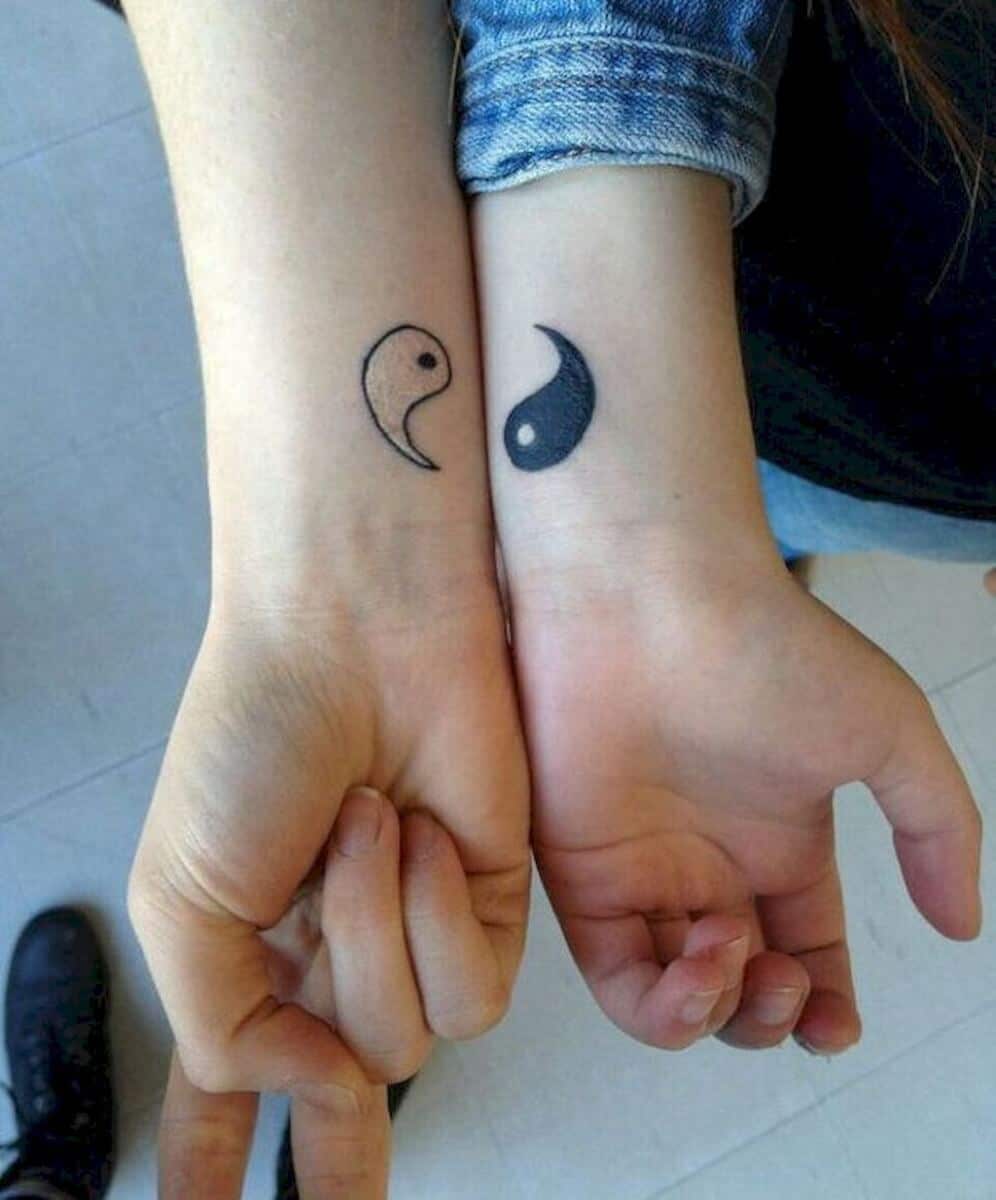 sabiaspalavras.com - 20 ideias de tatuagens para fazeres com a tua melhor amiga