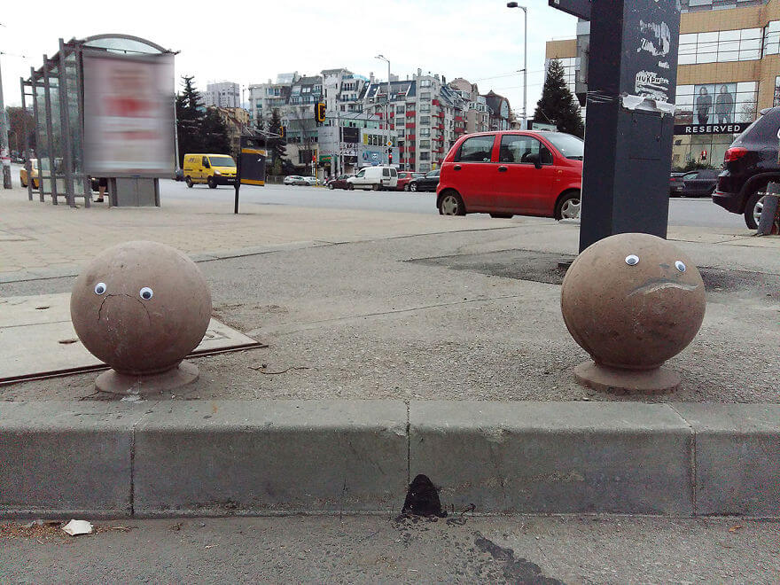 sabiaspalavras.com - Artista colocou olhos em objectos de rua e o resultado não podia ser mais hilariante