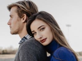 Eu ia dizer que sinto a tua falta, mas tu não mereces saber