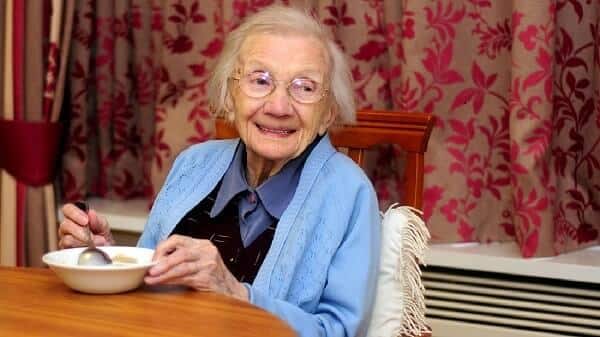 sabiaspalavras.com - Idosa com 109 anos afirma que o segredo para uma vida longa é evitar os homens