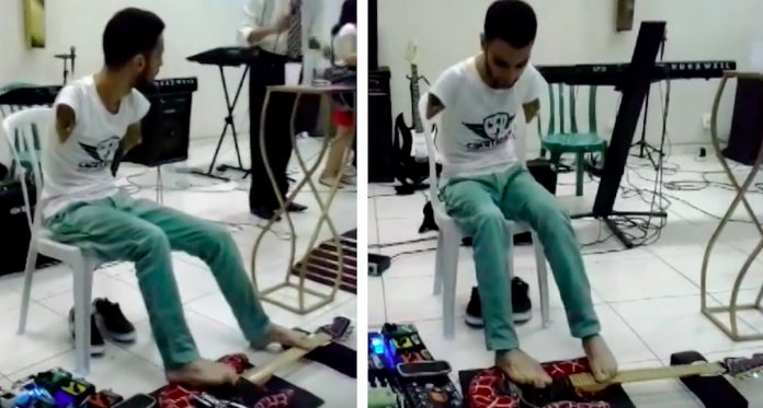 Jovem brasileiro sem braços impressiona ao tocar guitarra eléctrica com os pés