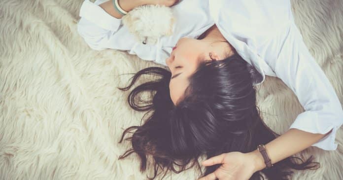 9 coisas que te ajudam a perder peso enquanto dormes