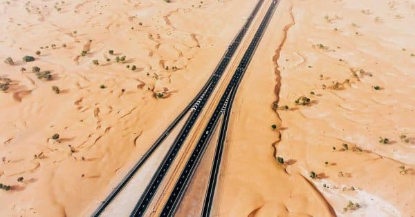 deserto-esta-apoderar-se-de-dubai-e-abu-dhabi-e-as-fotos-sao-absolutamente-fantasticas17