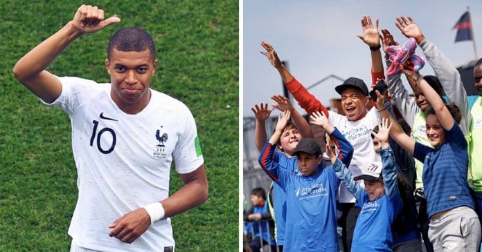Jogador da equipa de futebol da seleção francesa doa salário da Copa do Mundo para caridade