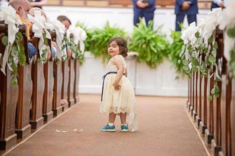 sabiaspalavras.com - Menina sobrevive a cancro e é convidada para ser a menina das flores do casamento da sua doadora