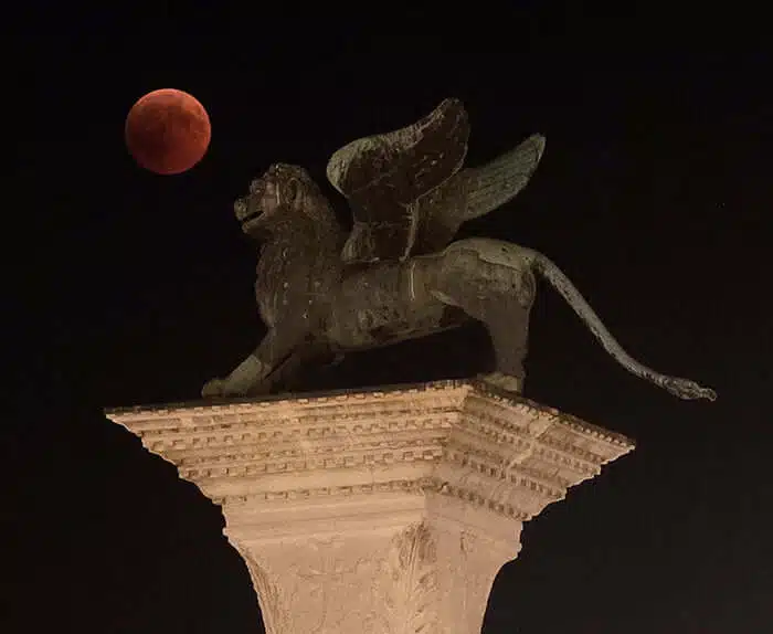 sabiaspalavras.com - 15 fotografias absolutamente fantásticas do último Eclipse Lunar