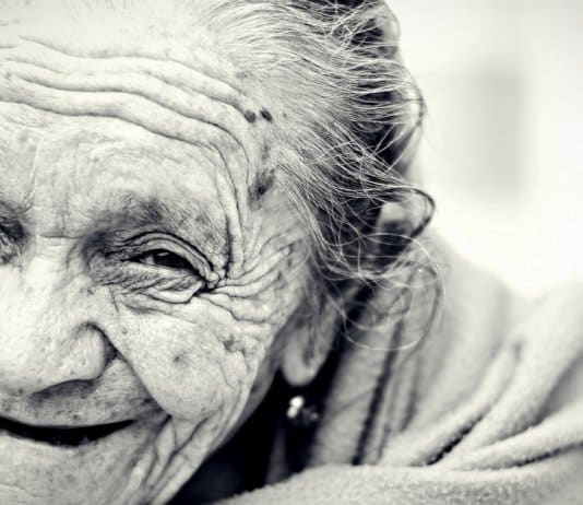 Jovem conta à sua avó que o seu marido a traiu e a resposta desta foi épica