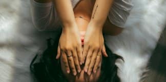 Não fico triste contigo, por me desiludires.. Fico triste comigo, por ainda me iludir