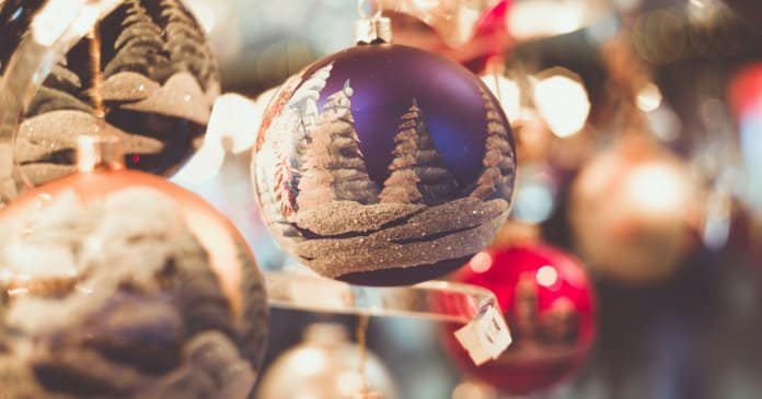 Pessoas que colocam as decorações de natal mais cedo são mais felizes
