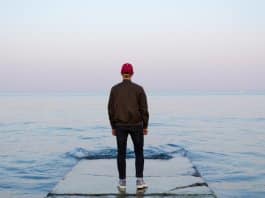 Acho que me viciei em ficar em paz, sozinho