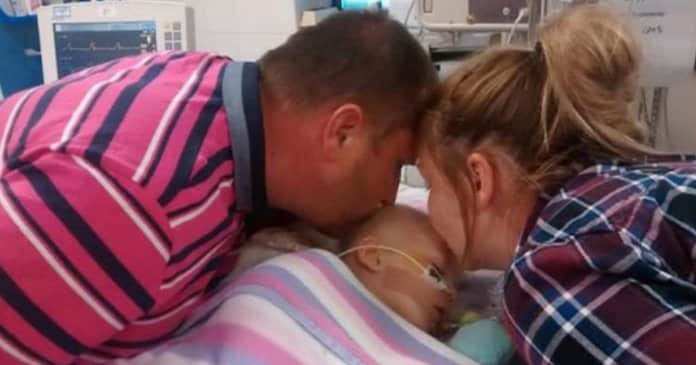 Pais dão último beijo a filha em estado terminal, até que um milagre acontece