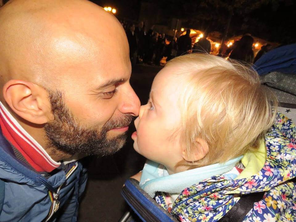 sabiaspalavras.com - Homem solteiro adopta bebé com Síndrome de Down rejeitada por sete famílias