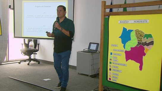 sabiaspalavras.com - Professor cria mapas com texturas diferentes para ensinar geografia a alunos cegos