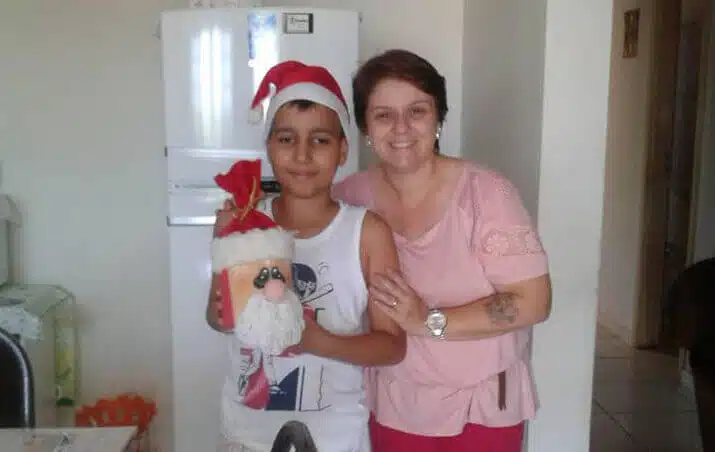 Professor visita aluno com cancro no hospital todos os dias para lhe ensinar a matéria sabiaspalavras.com - Professor visita aluno com cancro no hospital todos os dias para lhe ensinar a matéria