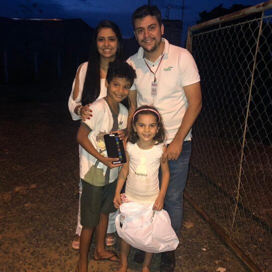 sabiaspalavras.com - Menino que ajudou cachorro abandonado é recompensado com presente dos seus sonhos