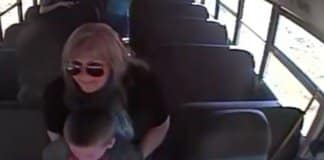 Condutora de autocarro da escola salva menino de se engasgar com uma moeda