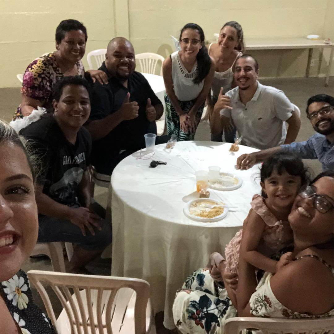 sabiaspalavras.com - Casal recém-casado troca a sua festa de casamento por jantar para famílias carenciadas
