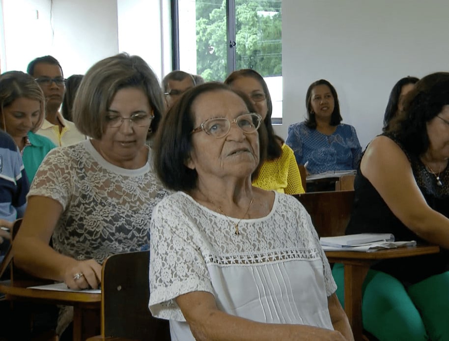 sabiaspalavras.com - Idosa vence depressão e conclui pós-graduação aos 95 anos