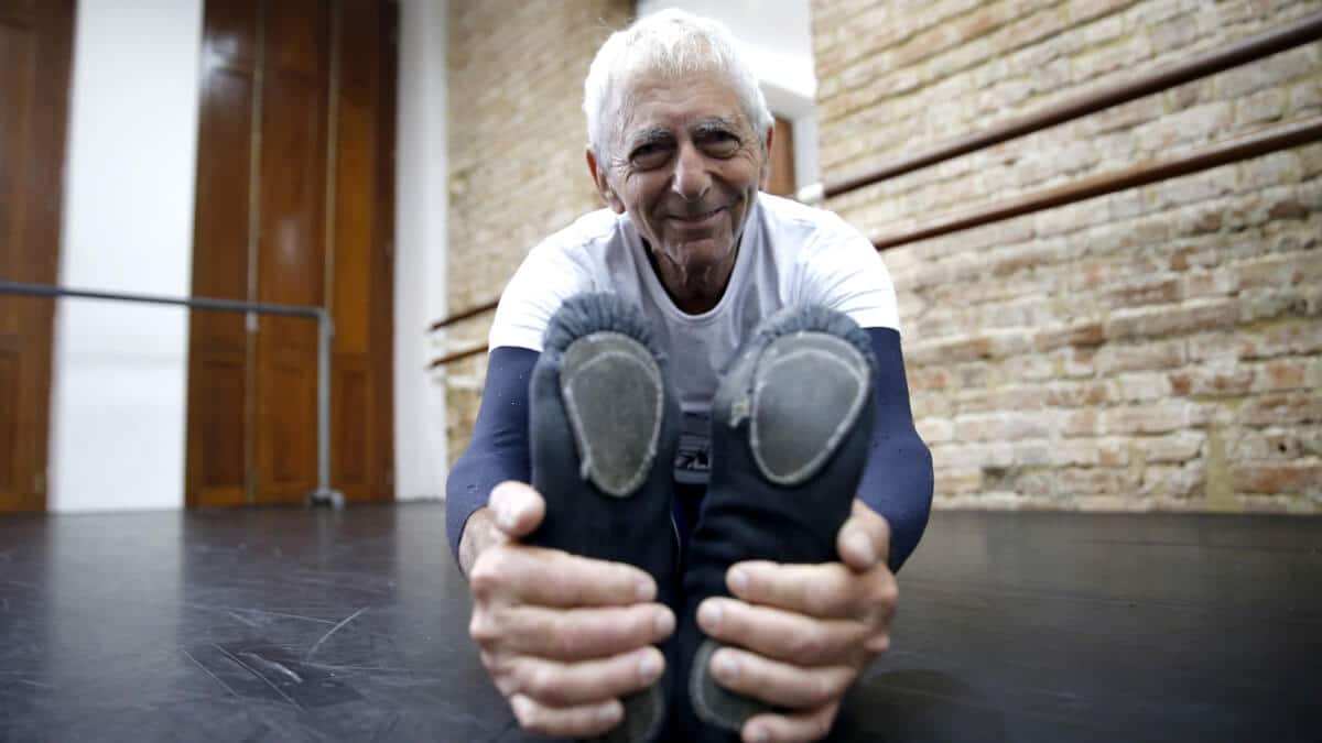 sabiaspalavras.com - Idoso de 80 anos faz 5 aulas de balé todos os dias
