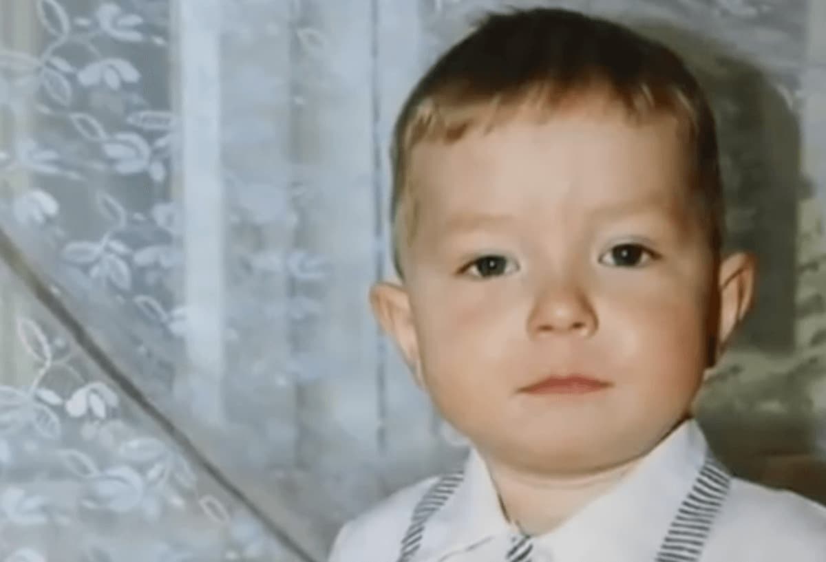 sabiaspalavras.com - Com apenas 8 anos, menino fica a cuidar da mãe paralisada