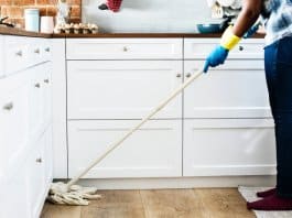 Limpar a casa ajuda a perder tanto peso quanto passar horas no ginásio