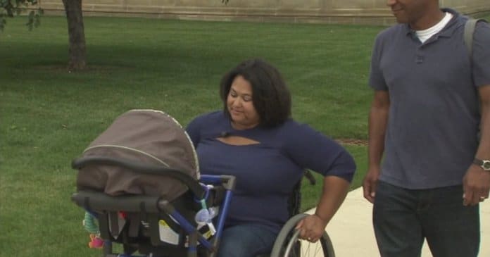 jovem-cria-carrinho-adaptavel-para-maes-em-cadeiras-de-rodas-passearem-os-bebes Jovem cria carrinho para mães em cadeiras de rodas passearem os bebés