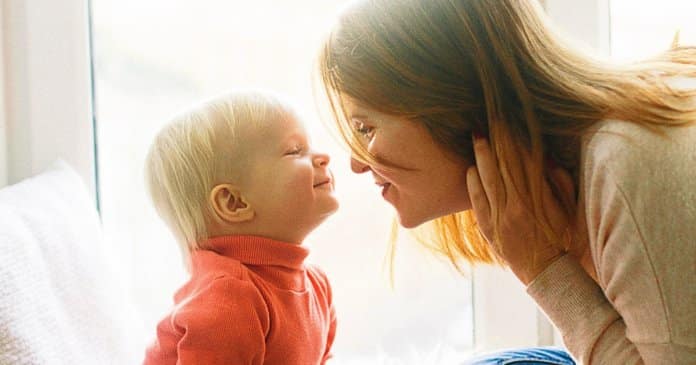 Um filho pode não ter os olhos ou o sorriso de sua Mãe adotiva, mas sempre terá o seu coração