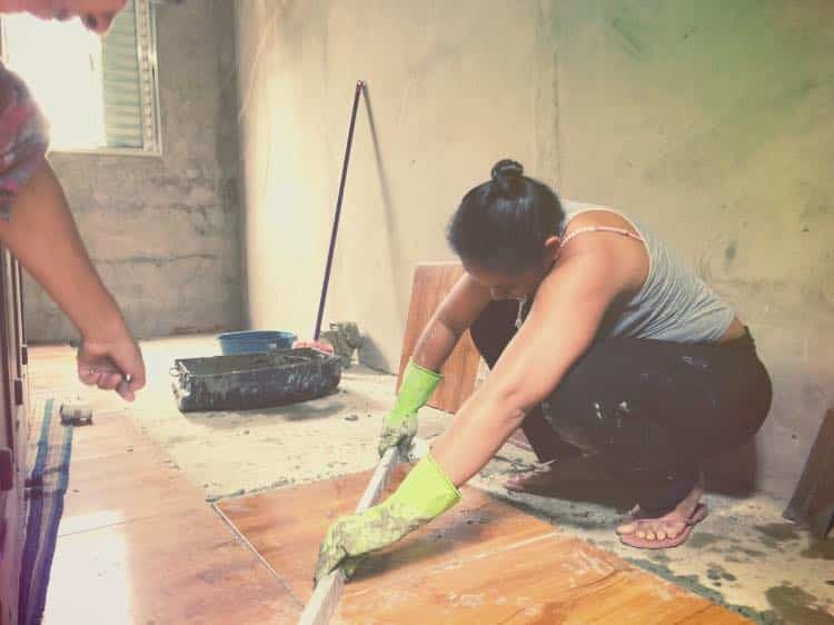 sabiaspalavras.com - Arquitecta brasileira ensina mulheres a construirem as suas próprias casas