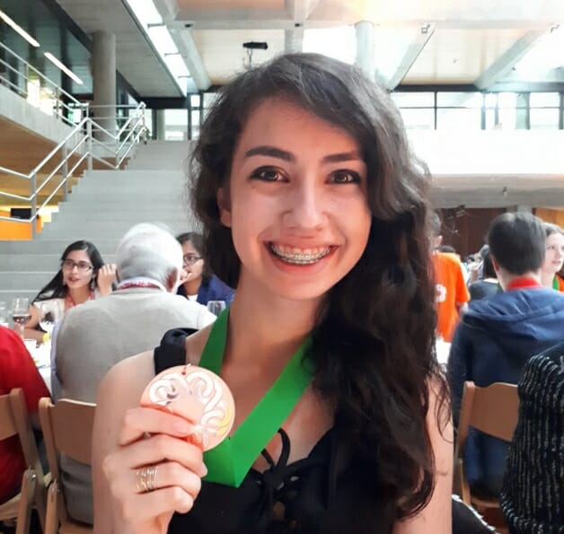sabiaspalavras.com - Jovem brasileira conquista a medalha de ouro em Olimpíada Europeia de Matemática