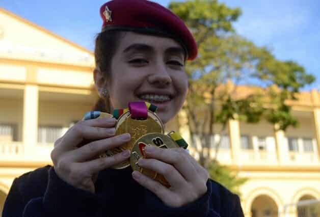 sabiaspalavras.com - Jovem brasileira conquista a medalha de ouro em Olimpíada Europeia de Matemática
