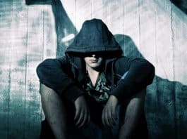 Mesmo na solidão, você está cercado de espíritos. Observe os sinais do além.