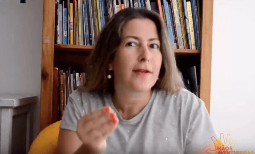 sabiaspalavras.com - Professora conta histórias infantis em libras em canal de Youtube