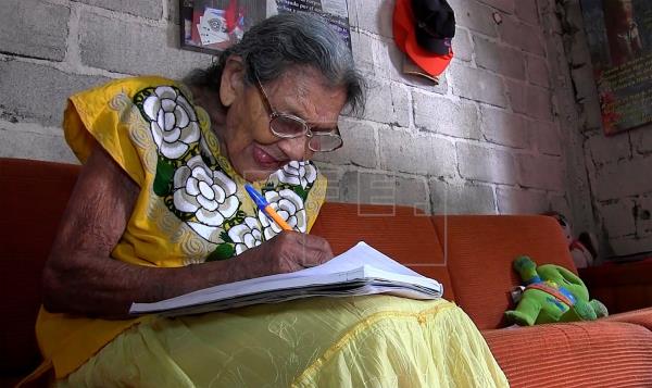 sabiaspalavras.com - Aos 96 anos, idosa aprende a ler e a escrever e pretende terminar o ensino secundário