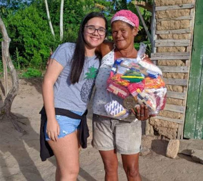 sabiaspalavras.com - Jovem de 15 anos festeja o seu aniversário doando cestas básicas a famílias carentes