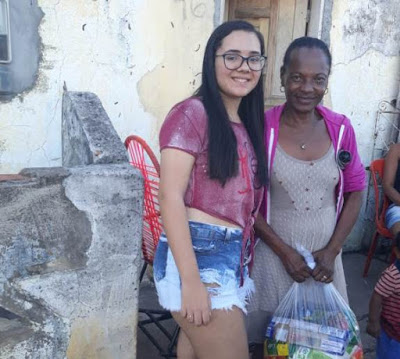sabiaspalavras.com - Jovem de 15 anos festeja o seu aniversário doando cestas básicas a famílias carentes