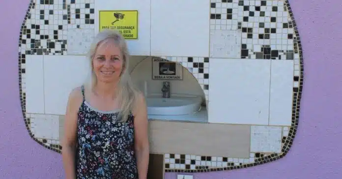 mulher-constroi-bebedouro-publico-para-pessoas-sem-abrigo-no-muro-de-sua-casa Mulher constrói bebedouro público para pessoas sem-abrigo no muro de sua casa