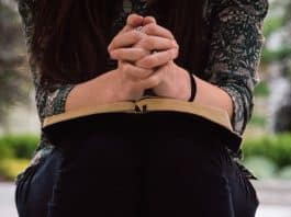 Deus sempre ouve as nossas orações. Nós é que, as vezes não damos ouvidos a ele!