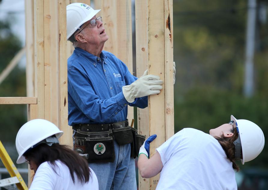 sabiaspalavras.com - Aos 94 anos, ex-presidente dos EUA volta a construir casas solidárias após cirurgia ao quadril