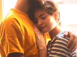 Não importa o quão grande você é, sempre precisará de um colo de vez em quando