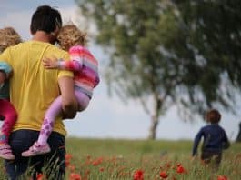 Não trabalhe tanto! Seus filhos precisam mais de você, do que do seu dinheiro!