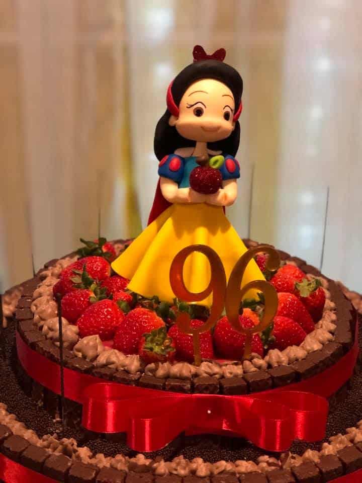 sabiaspalavras.com - Avó comemora os seus 96 anos vestida de Branca de Neve