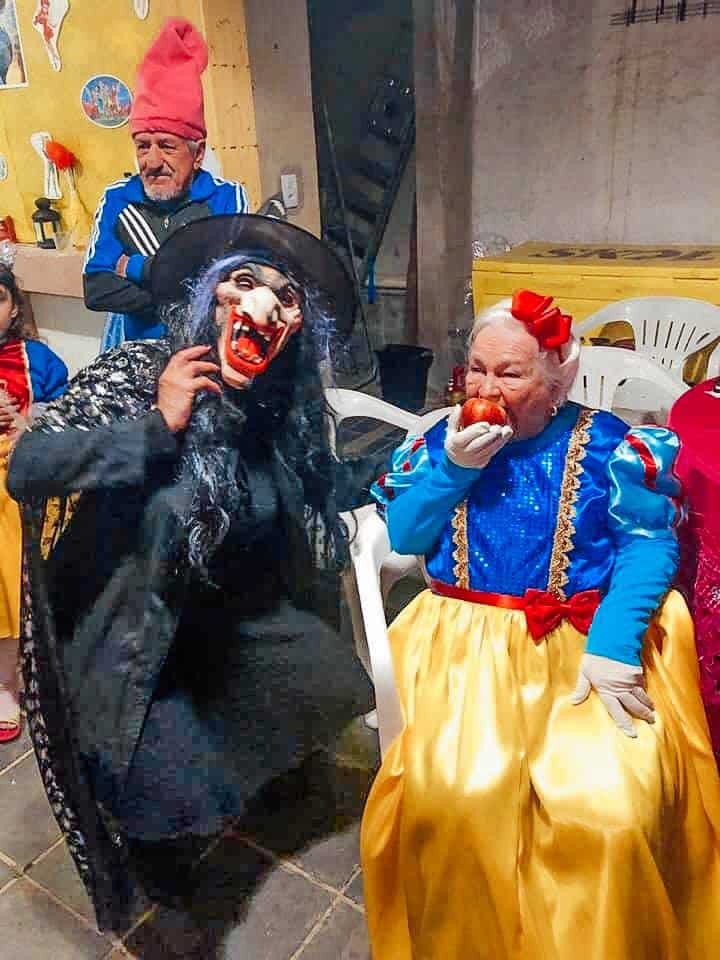 sabiaspalavras.com - Avó comemora os seus 96 anos vestida de Branca de Neve