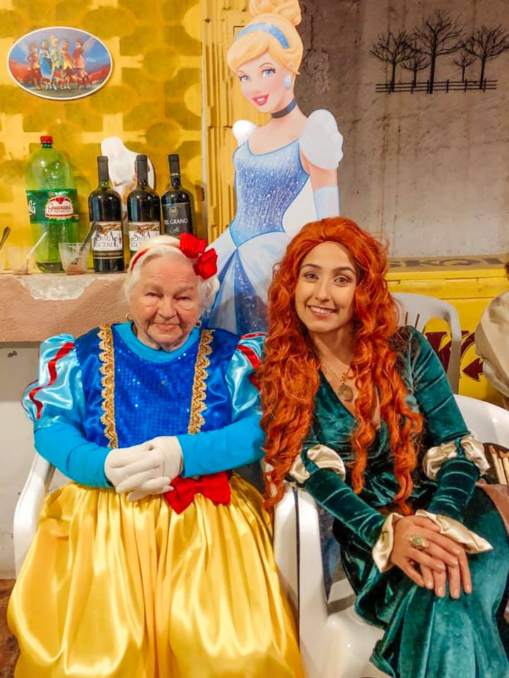 sabiaspalavras.com - Avó comemora os seus 96 anos vestida de Branca de Neve