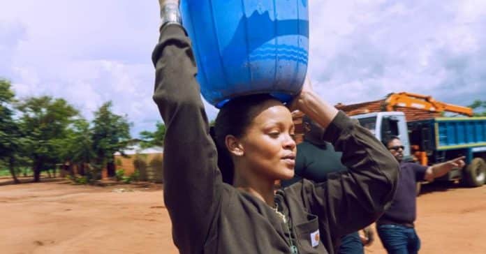 Rihanna ajuda a construir hospital no Malaui